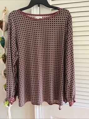 Max Studio Red Multicolor Geometric Knit Top